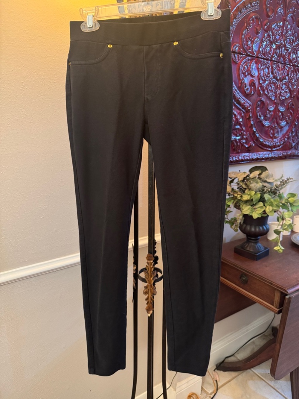 MICHAEL Michael Kors black and cream tag detail